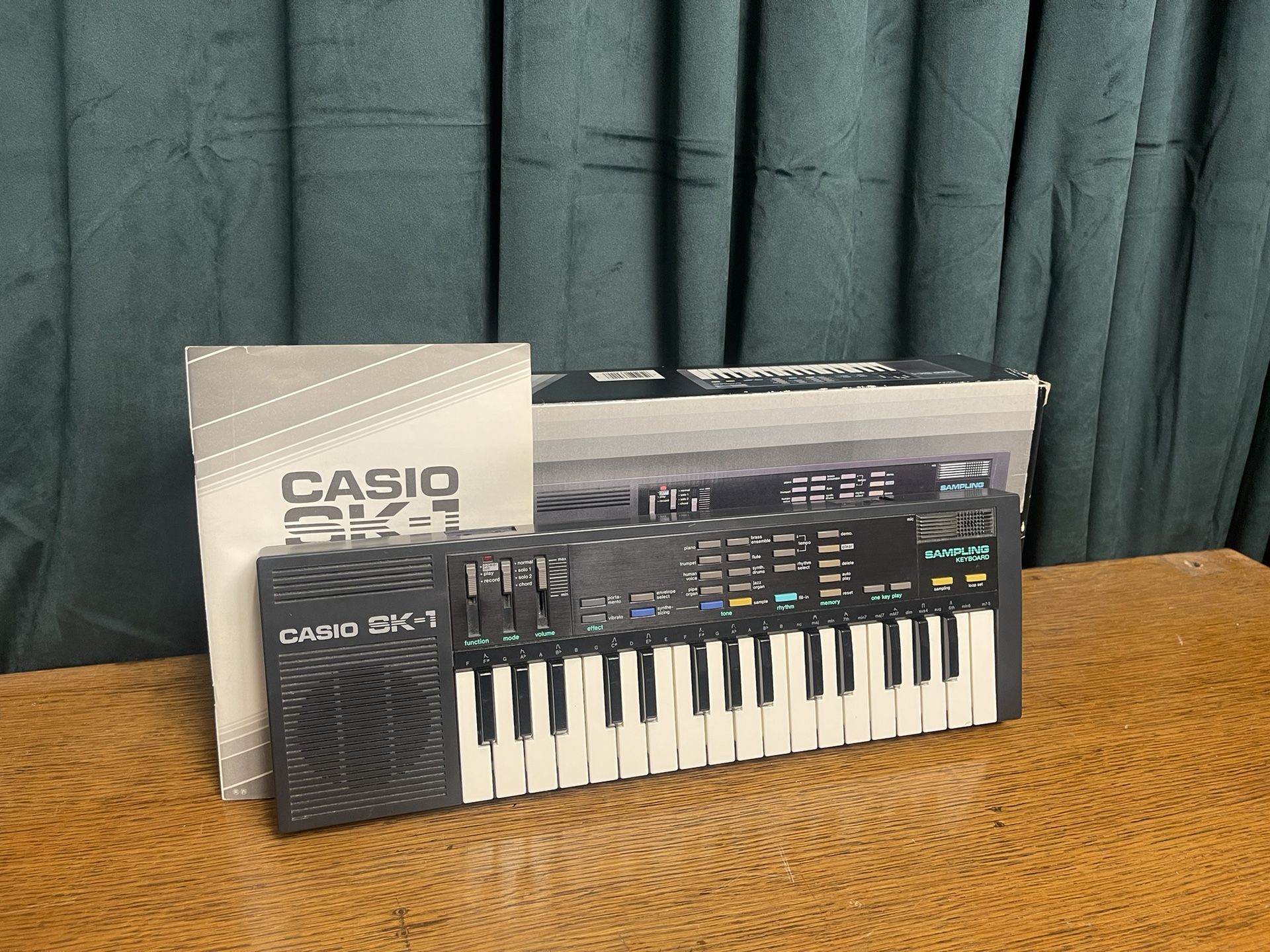 Casio SK-1 Sampling keyboard w/box and Manual 