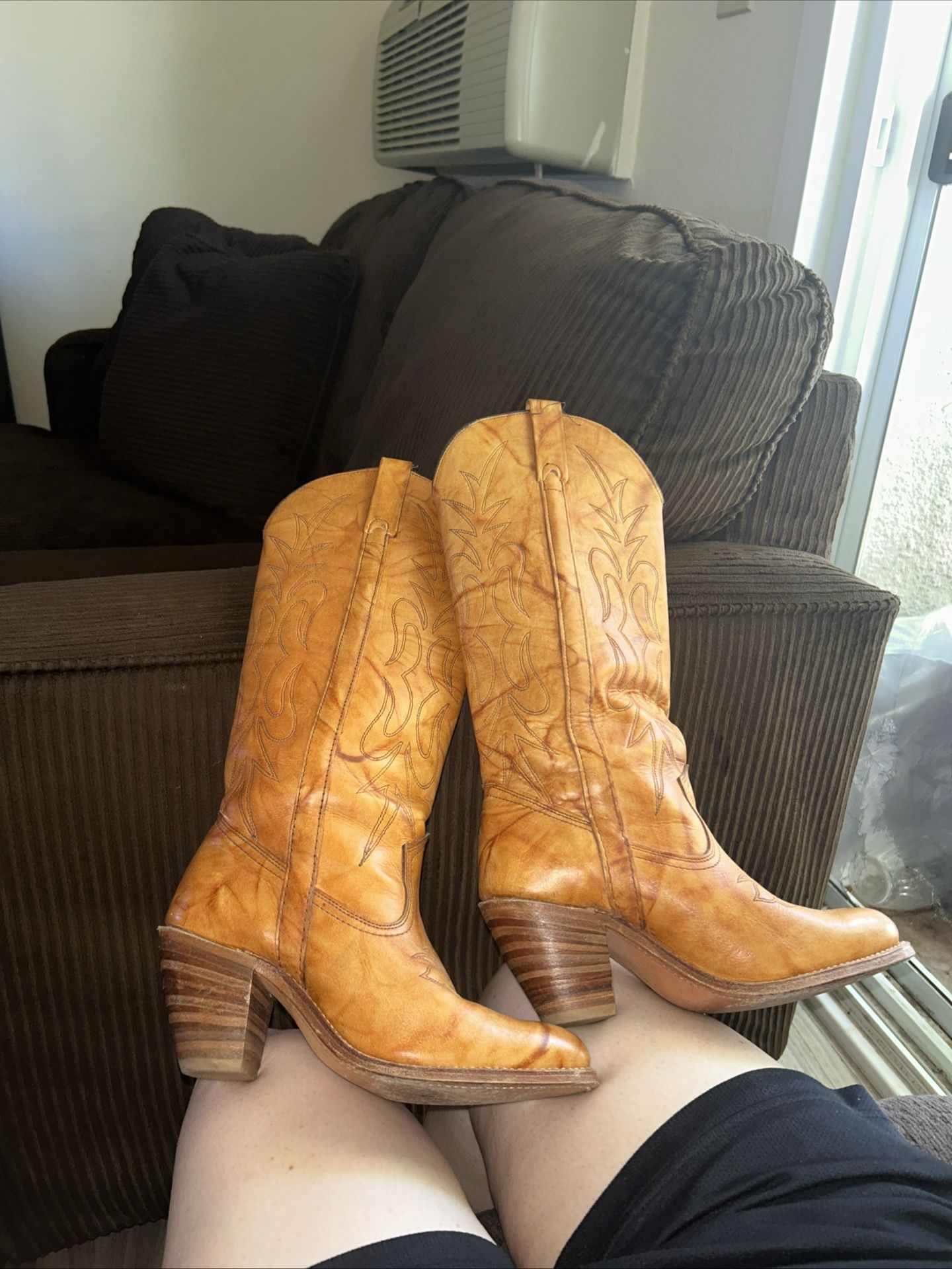 7.5 Womens Tan Cowboy Boots