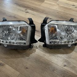 Toyota Tundra 2014-2018 Headlights
