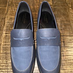 PRE-LOVED COLE HAAN GRAND SERIES SIZE 8B NAVY BLUE LOAFERS