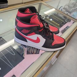 Jordan 1 Mids