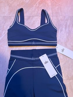 Alo Yoga size 8 medium Sports Bra and Leggings Set