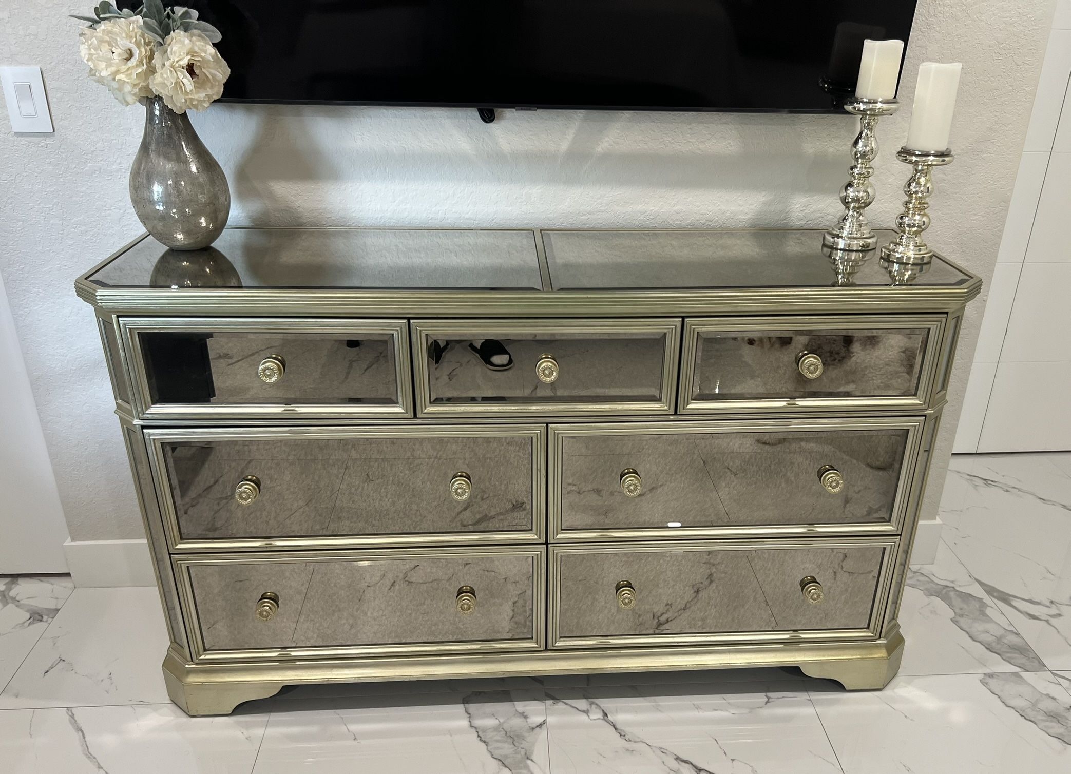 Z Gallerie real Wood 7 Drawer Dresser With Mirrors Retail $2500
