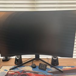 Samsung Odyssey G7 32” 244HZ Gaming Monitor