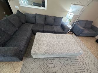 Couch sectional with ottoman