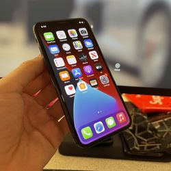 iPhone X 64GB Unlocked to Any Carrier! Like New!