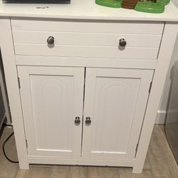 Little white cabinet 