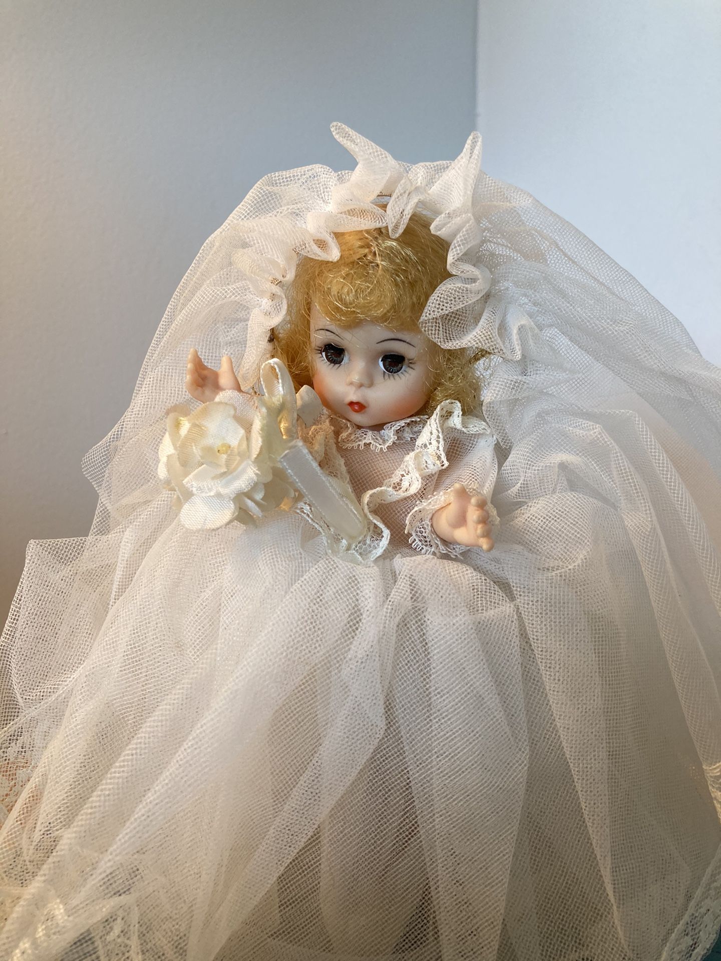 Madame Alexander Wedding Doll 1977