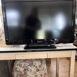 32” PANASONIC FLATSCREEN TV… WITH HDMI AND PLUGS FOR GAMING