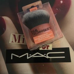 Real Techniques Angled Kabuki 235 Brush