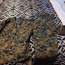 Clothing/Camo Suit.