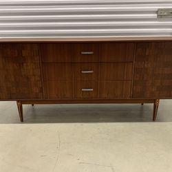 Beautiful mid century walnut dresser