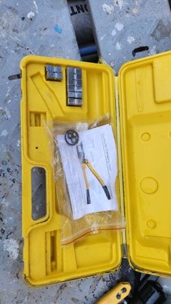 Hydraulic crimping tool