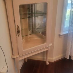 corner table with slots