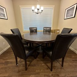 Round Dining Table and 6 Chairs 