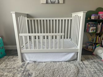 Pottery Barn Kids Kendall 2-in-1 Convertible Crib with conversion kit