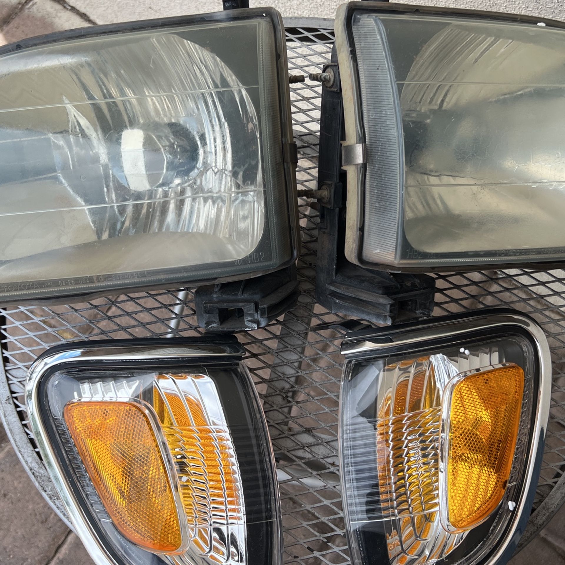 2004 Toyota Tacoma Headlights 