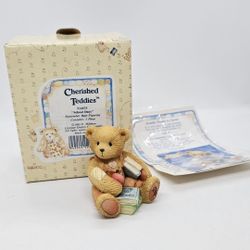 Cherished Teddies Figurine SETH 914835 SEPTEMBER Bear figurine School Day 1993

Excellent CONDITION,  STORED IN THE BOX, COMES WITH ORIGINAL PACKAGING