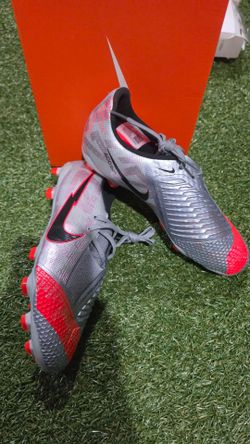 New Soccer Cleat Nike Phantom venom Elite FG size 5 .5 100% authentic