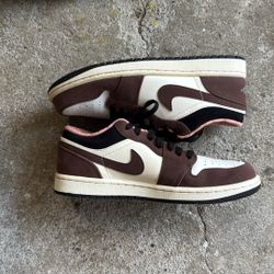 Jordan 1 Lows Mocha Size 8.5 Mens