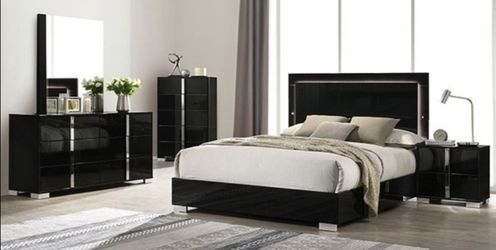 Brand New Black 4pc Queen Bedroom Set (Available in Eastern King)