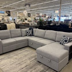 Sectional W/ Storage Chaise And Pull Out Bed 