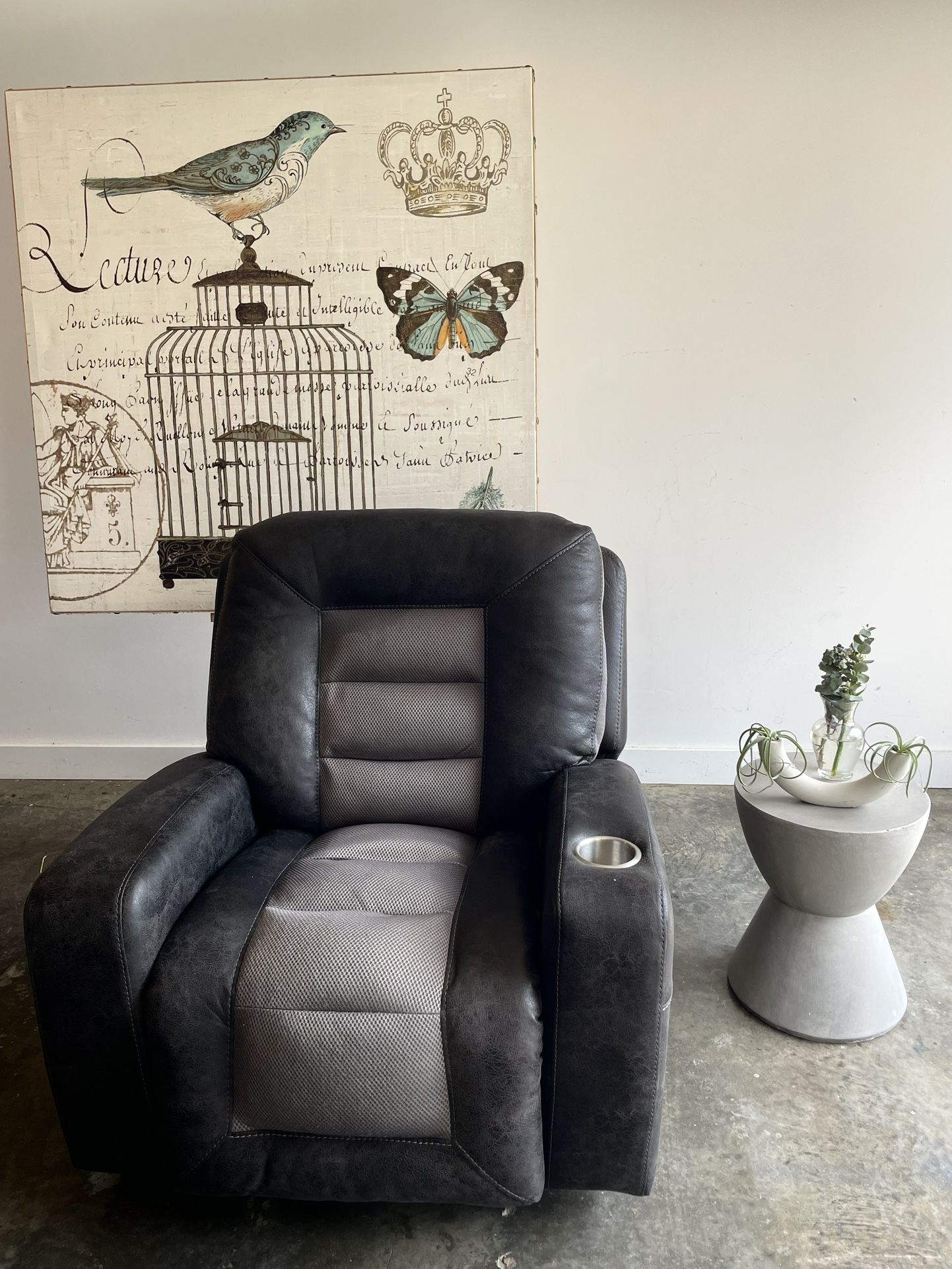 Comfortable Recliner chair in excellent condition! Retail at $1000