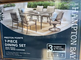 Hampton Bay patio dining set (Brand New)