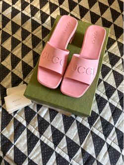 Gucci pink sandal
