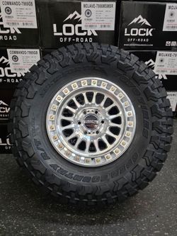 17" KMC w/ 35" Toyo RT Trail Open Country