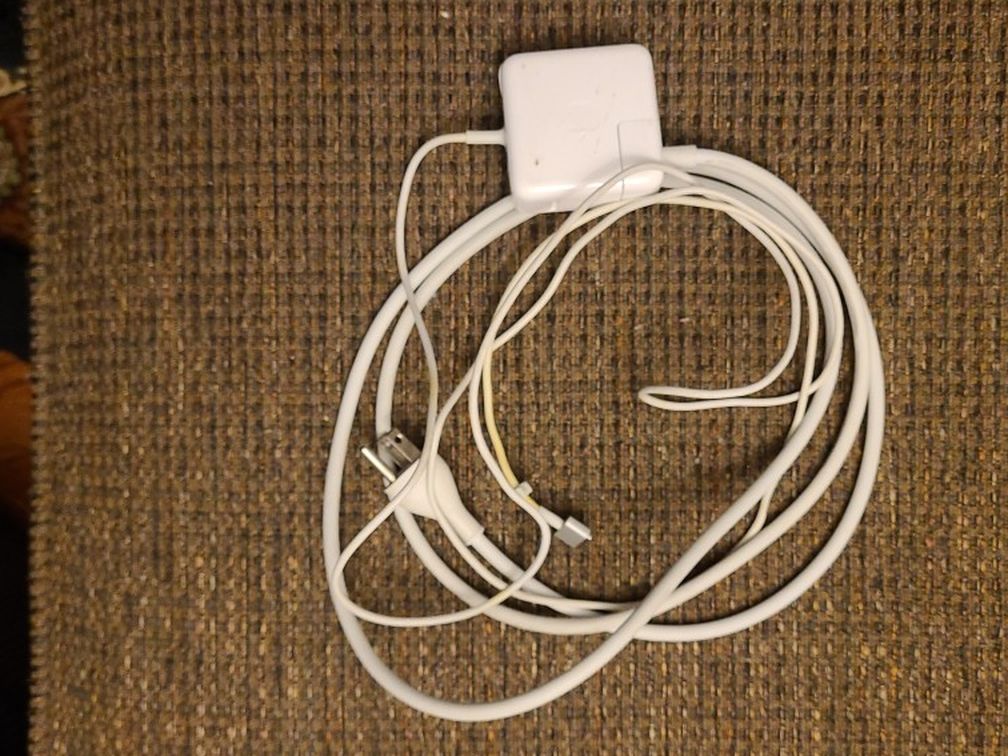 Apple Magsafe Charger (2015 Macbook Pro)