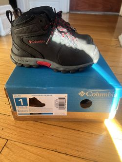 Columbia Boots Size Youth 1