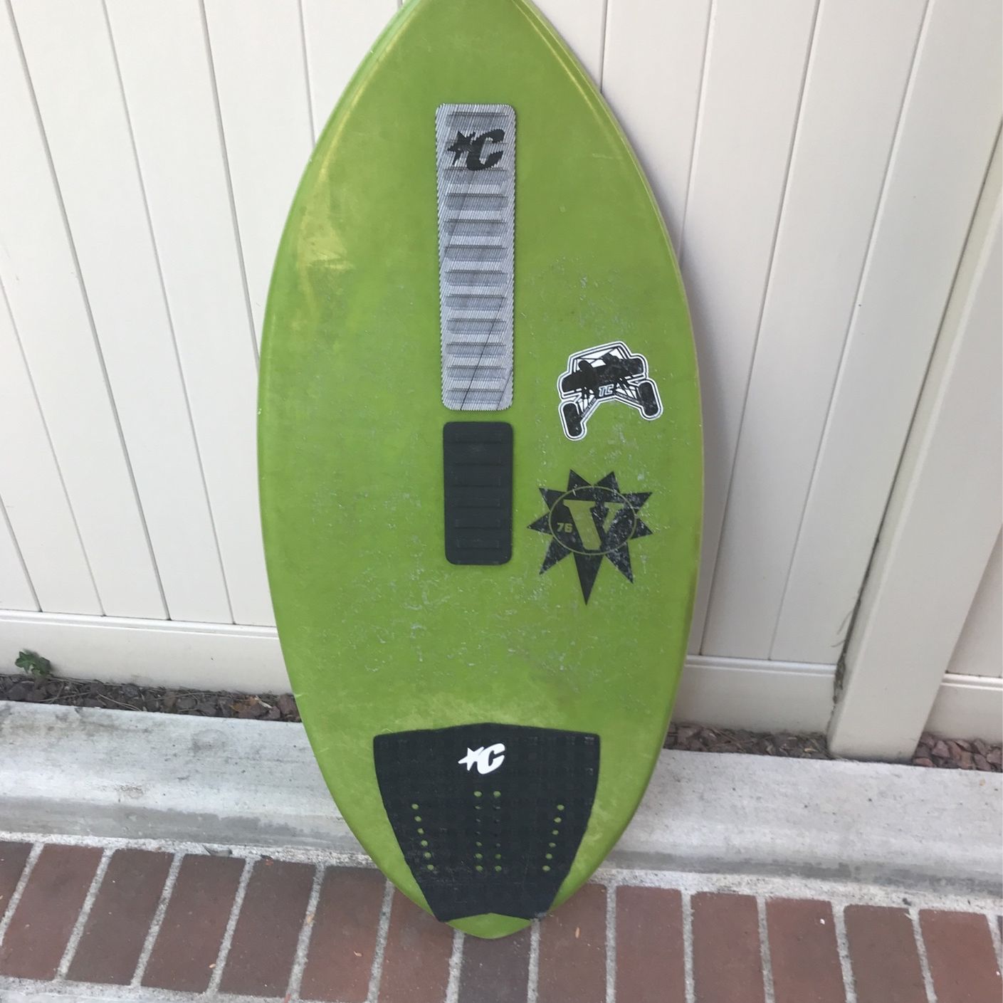 Medium Small Fiberglass Victoria Skimboard for Sale in Lake Forest