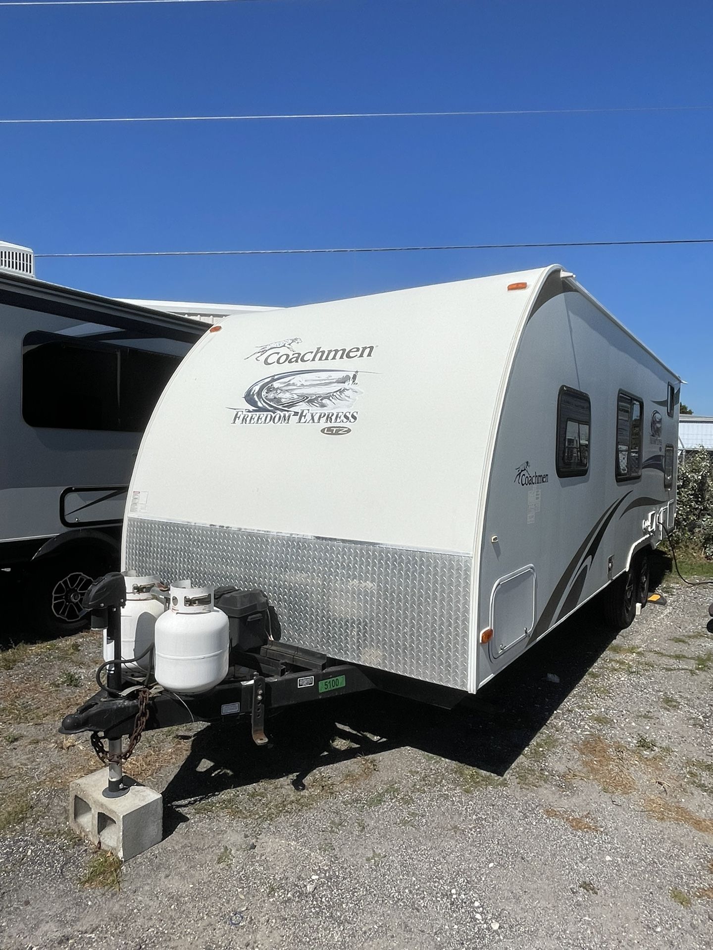 2013 Coachmen 230BH Travel trailer RV Camper 