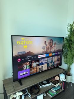 Insignia Smart TV 65in h