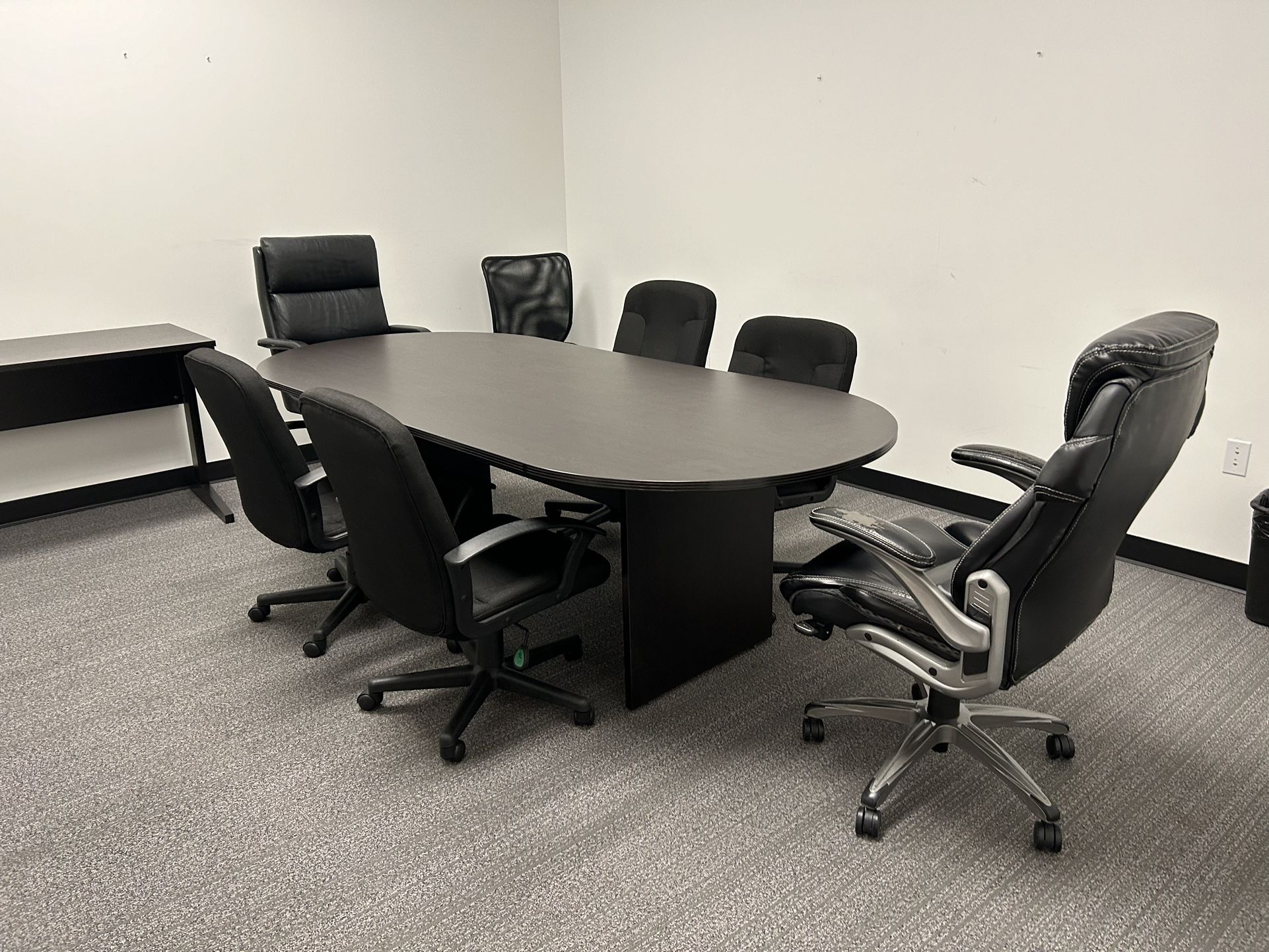 Assorted Pieces Of Office Furniture