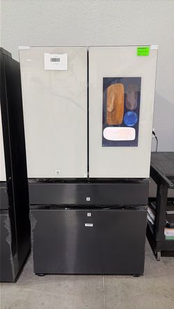 Samsung RF29BB890012 Bespoke Standard Depth 4-Door French Door Refrigerator in White Glass with Family Hub MSRP $4,199