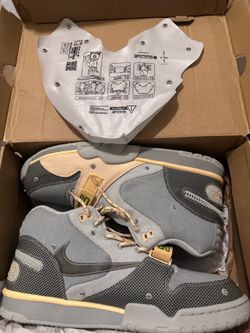 Travis Scott x Nike trainer  “grey haze”