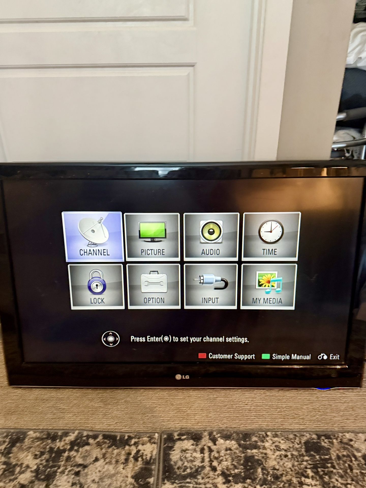 42” LG Flat Screen TV —PERFECT FOR COLLEGE DORM!