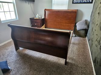 Solid wood queen size sleigh bed