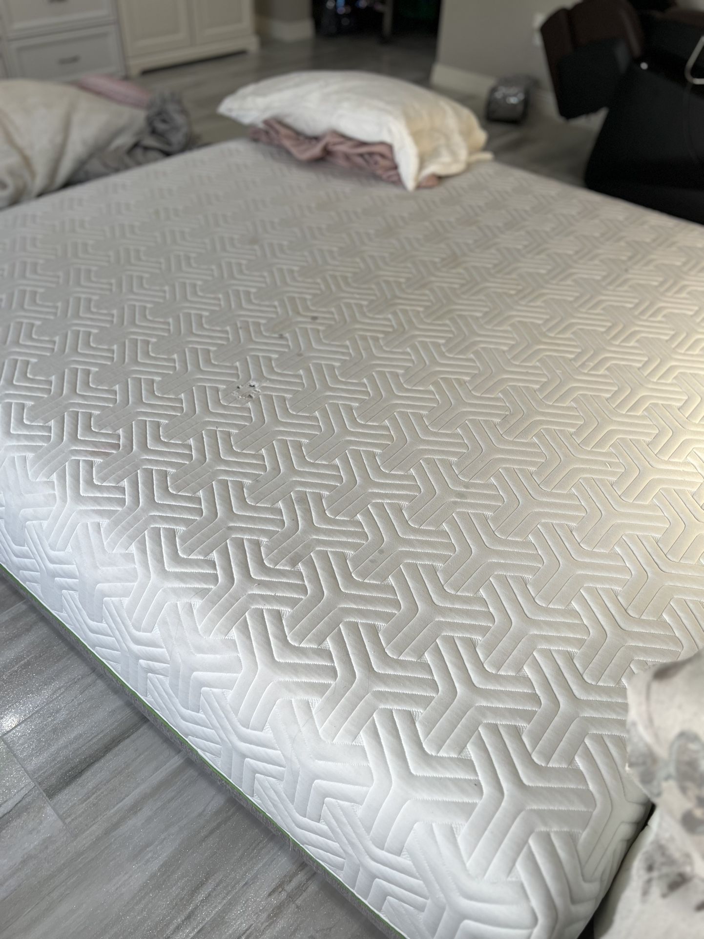 Tempur pedic Mattress Hybrid King Size
