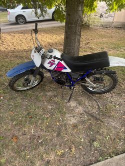 Blue in white Yamaha 1995 runs need cleaning