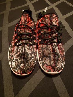 Mens size 10.5 led shoes