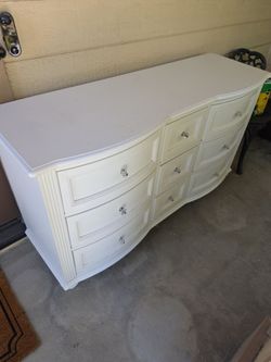 Cabinet  dresser white, good used condition.