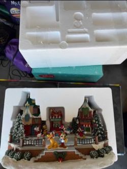 Disney Musical Skating Pond - Christmas decoration