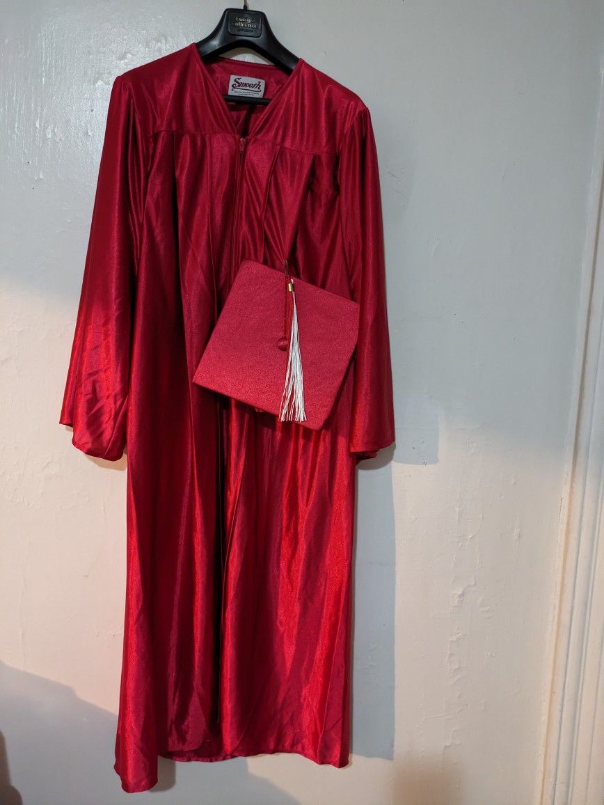 Graduation Gown Size 5'6"-5'8"