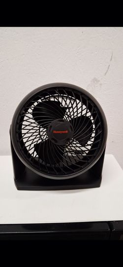 Fan adjustable speeds pickup 3-11 pm rainbow/charleston cash only read description