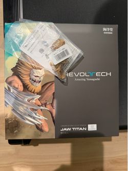 Revoltech Amazing Yamaguchi Attack on Titan Jaw Titan w/ Bonus Parts