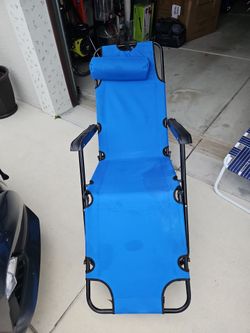 Beach lounge chair