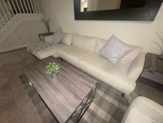 White/Cream Sofa Set – Elegant & Modern – Excellent Condition